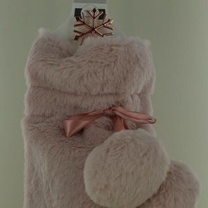 New Mix It Faux Fur Wine Bottle Bag with Snowflake Stopper - Misty Rose